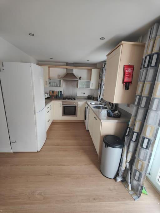 פורט טלבוט Shoreline Seaside Holiday Home Aberavon Beach מראה חיצוני תמונה