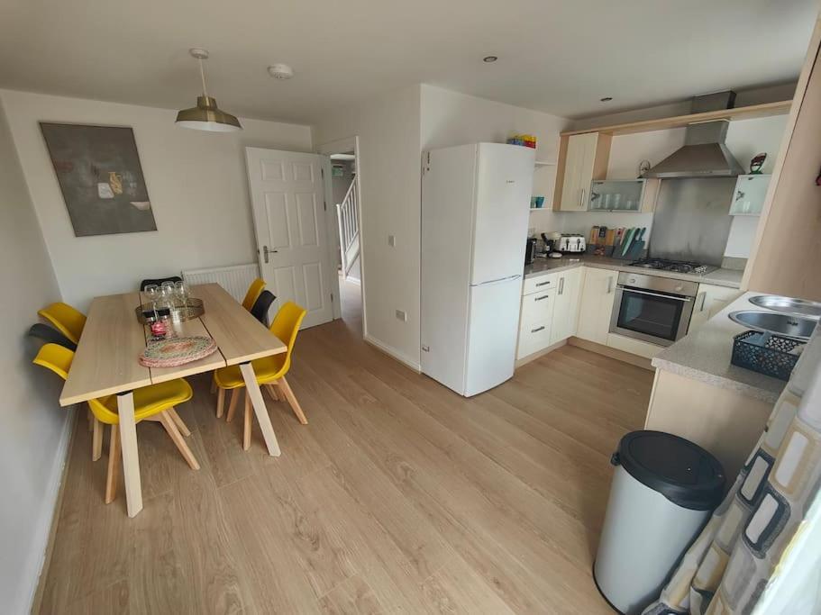 פורט טלבוט Shoreline Seaside Holiday Home Aberavon Beach מראה חיצוני תמונה